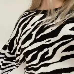 Tröja med why fint zebramönster från Gina Tricot som har en unik och fin passform! 🦓