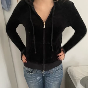 Svart juicy kofta - Svart juicy kofta som passar till allt