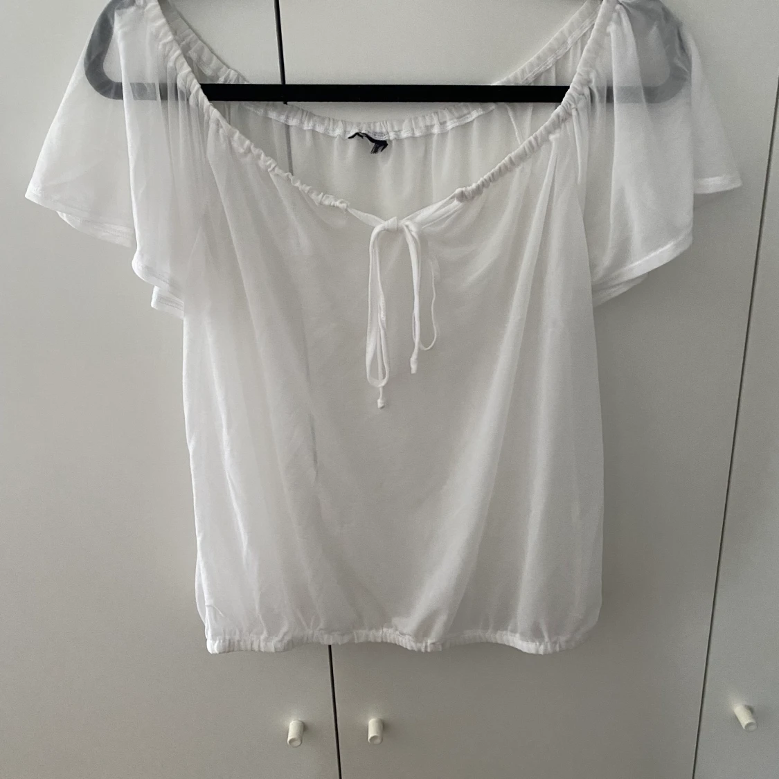 Vit pösig topp, strl s/m