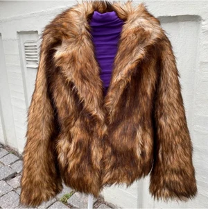Snygg fuskpäls S - Finns att hämta i Vällingby/Stockholm 