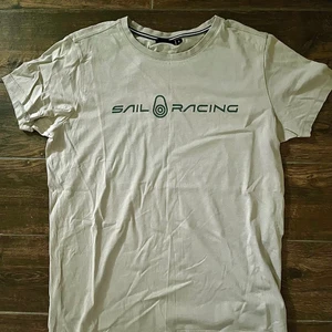Sail Racing T-shirt - Sail Racing T-shirt. Bra skick. Använd några gånger.