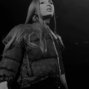 Ariana grande  - Hej söker Ariana grande posters så kontakta gärna om ni har 💕