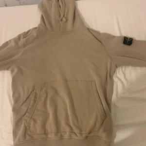 Storlek S men funkar till m  - Nyskick använd fåtal gånger.