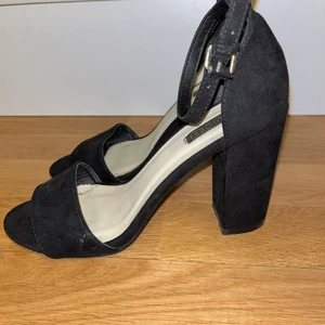 Klackskor - Storlek 37 använda 1 gång