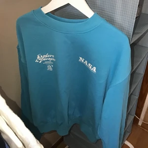 Oanvänd mysig tröja 💌💌 - -FRAKT: 64kr  -XS men passar S oxå! -Sjukt mysig skön tröja nu till hösten 💝 