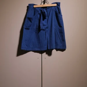 Blue cotton skirt - Blue skirt, light cotton with a band above the waist. In good condition, size 40-42