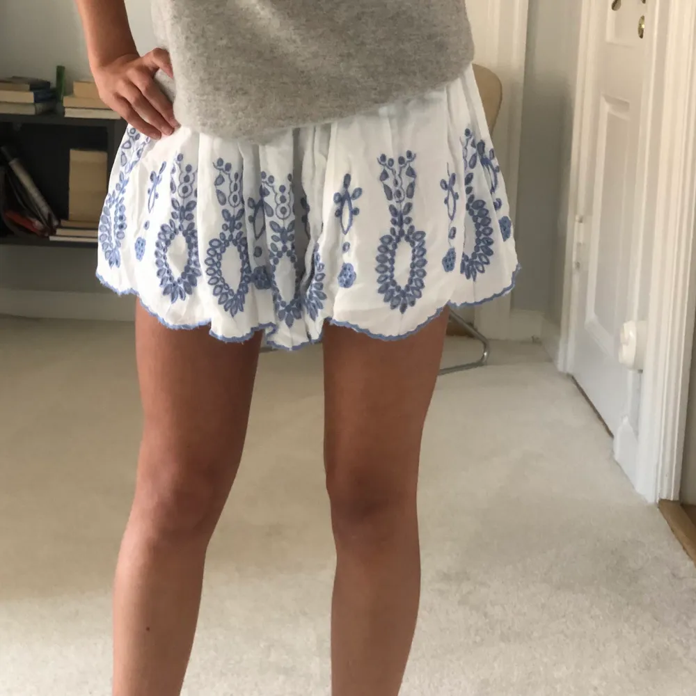 Jätte snygg kjol från zara strl xs-s. Använd ett par fåtal gånger och passar perfekt till sommaren 💕💕 . Kjolar.