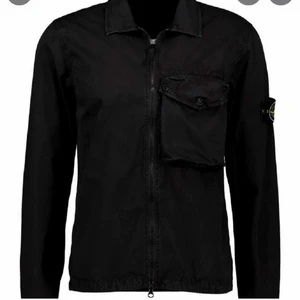 Stone island - Säljer en stone island jacka i herrmodell! De är i nytt skick! Skriv privat för att få mer bilder! Frakt tillkommer 