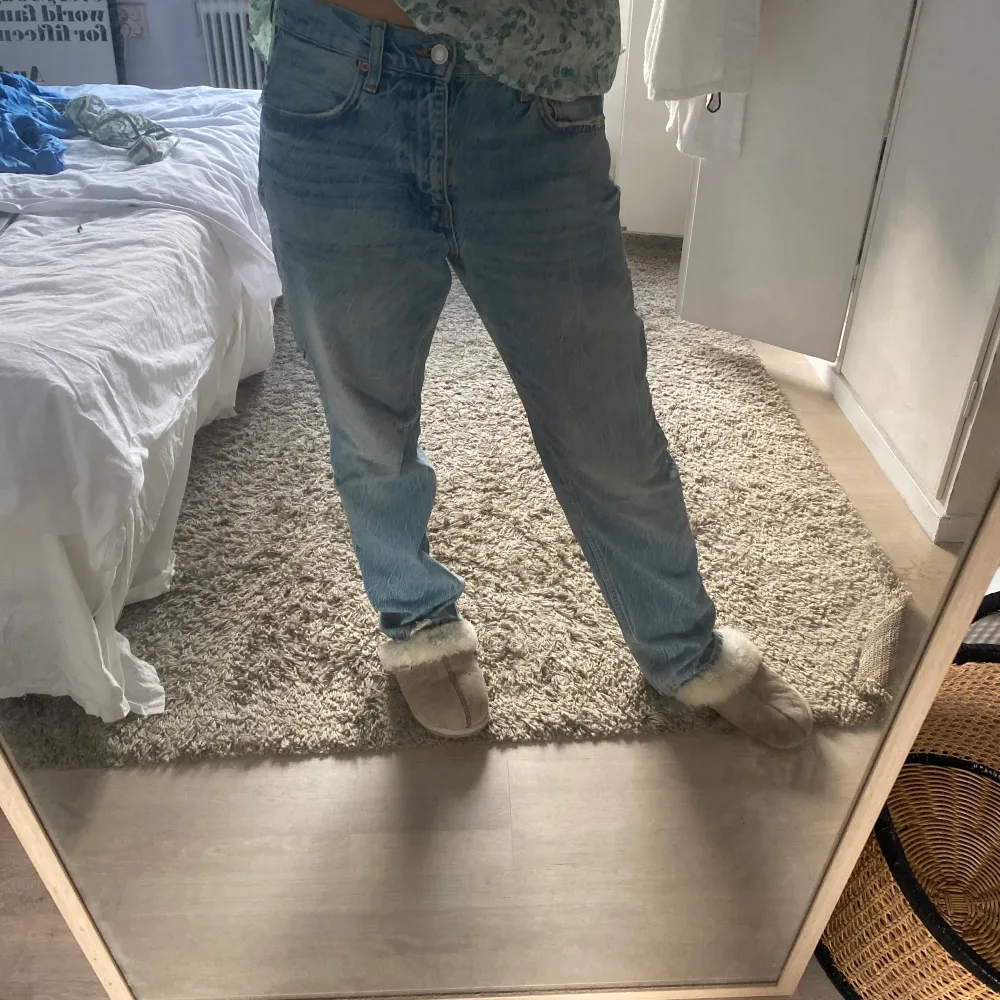 Supersnygga over sizade jeans från zara💕. Jeans & Byxor.