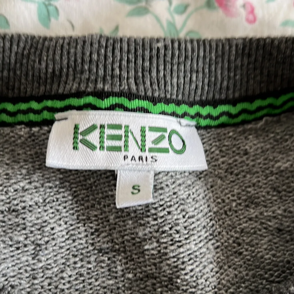 Äkta kenzo tröja från johnells aldrig använt . Tröjor & Koftor.