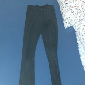 gina velour pants STRL S  - säljer pga att ja har två stycken så säljer ena paret, storlek XS men passar 100% dig som har S