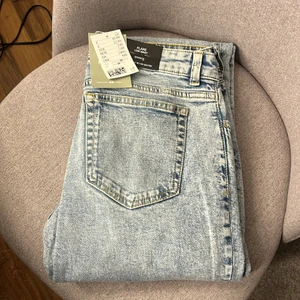 Jeans - Jätte fina jeans från hm, aldrig andvända varav lappen är kvar, bara testade💕 storlek 38, Low waist💗 250kr ikl frakt