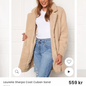 Beige teddy kappa - Kappa från only, använd ett par gånger. Köpt för 559kr. Strl XS men skulle säga att den passar S/M också. Finns ett hål i ena fickan därav priset, inget som syns dock.