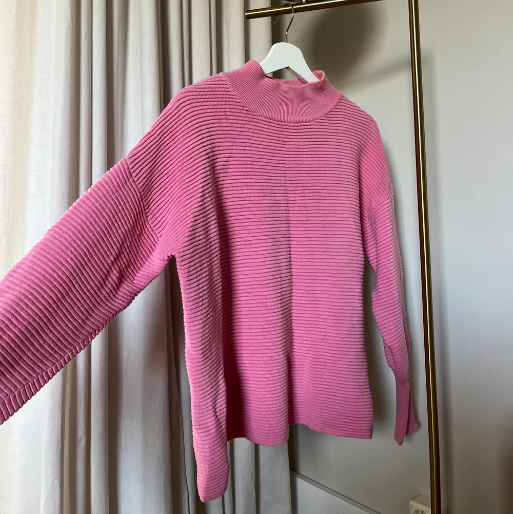 Stickad tröja från Cubus rosa. Storlek m, passar även xs/s som lite oversize (jag är xs). Inga anmärkningar. 80 +frakt 60kr🌸. Stickat.