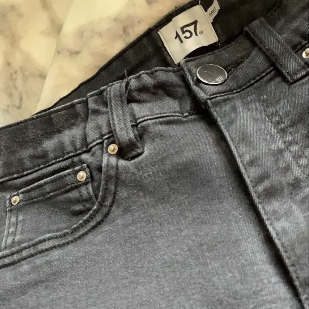 Svarta jeans i storlek xs från lager 157 i ett använt skick.. Jeans & Byxor.