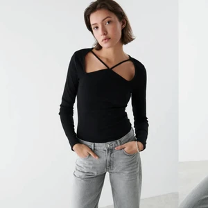 Disa topp från gina - Tänkte kanske sälja denna slutsålda topp från gina tricot, enbart testad lappen finns kvar! Frakt ingår ej! Skriv vid mer frågor❤️