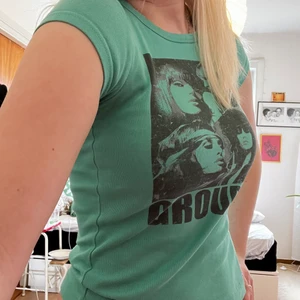 Cool T-shirt  - En cool 90-tals t-shirt!