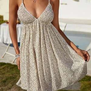 Söt mönstring sommarklänning  - Helt oanvänd klänning som aldrig kommit till användning 