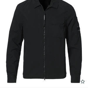 Cp compamy (vårjacka) - Säljer min nästan oanvända Cp company jacka som jag fick i present förra hösten. Str s men passar str m om man är smal. Jag är 182 väger 65kg
