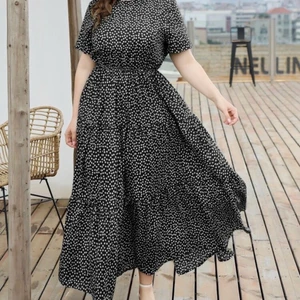 Klänning från Shein - Aldrig använd endast testat, säljer då den är lite för stor för mig som vanligtvis har storlek L-XL