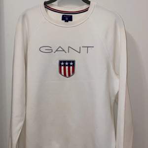 Gant tröja i vit Strl M Nyskick, endast testad  Möts upp i Kista / fraktar