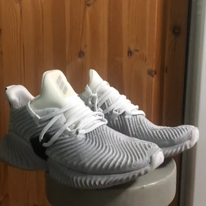 Adidas skor - Adidas skor bounce nån cool modell storlek 38.5-39