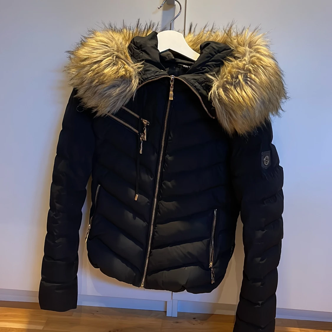 Hollies vinterjacka storlek 36 - 90