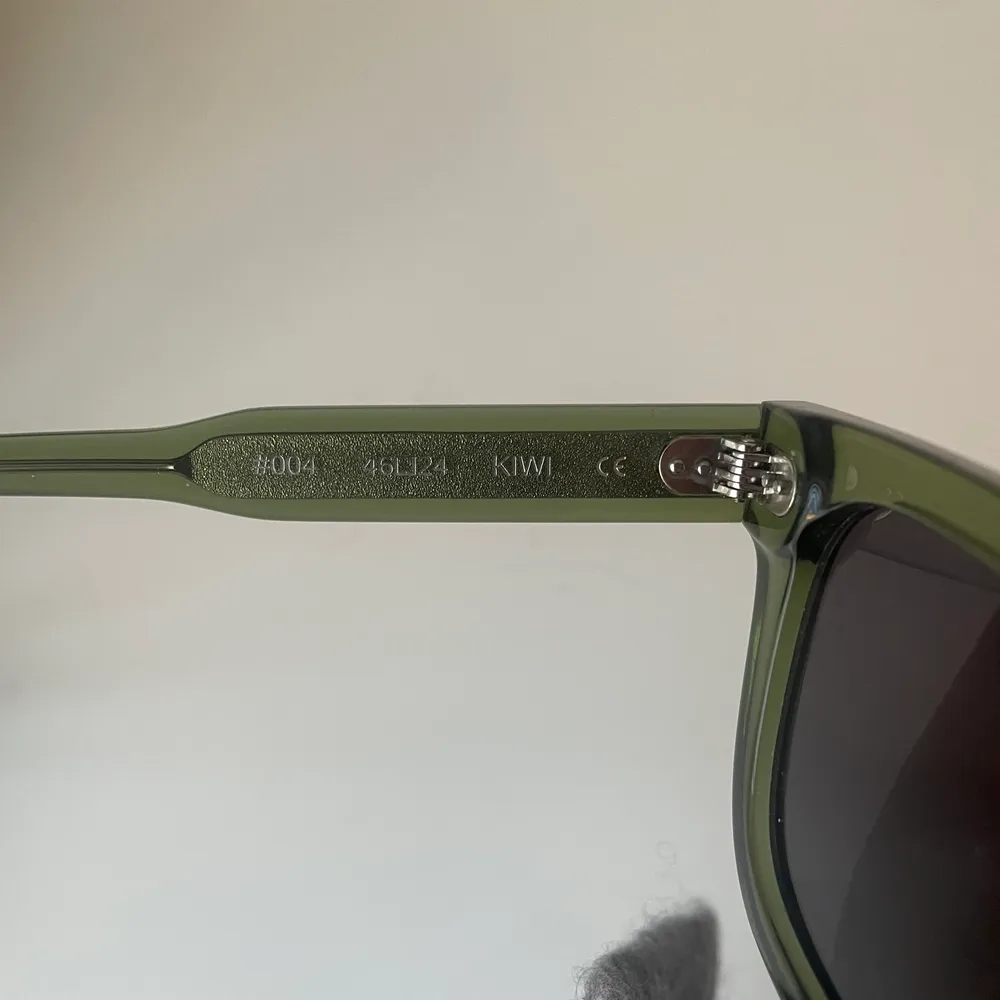 Sparsamt använda solglasögon från chimi i modellen #004 och färgen Kiwi. Nypris 1000kr. Accessoarer.