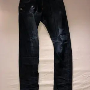Ett par Jeans från philipp plein i strl 31x32. Inga skador, säljes med originallåda samt tags.