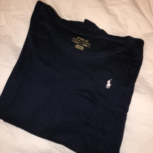 Polo tröja  - Ralph lauren tröja som är för liten för mig, är från barnavdelningen för 16 åringar. Sitter som M