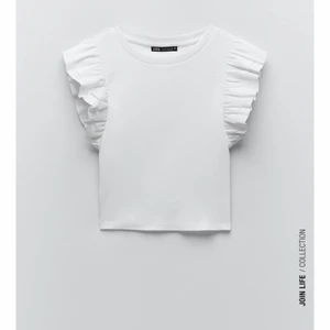 Zara topp - Jättefin och trendig topp från Zara! Säljer då den ej kommer till användning, köparen står för frakt!💕