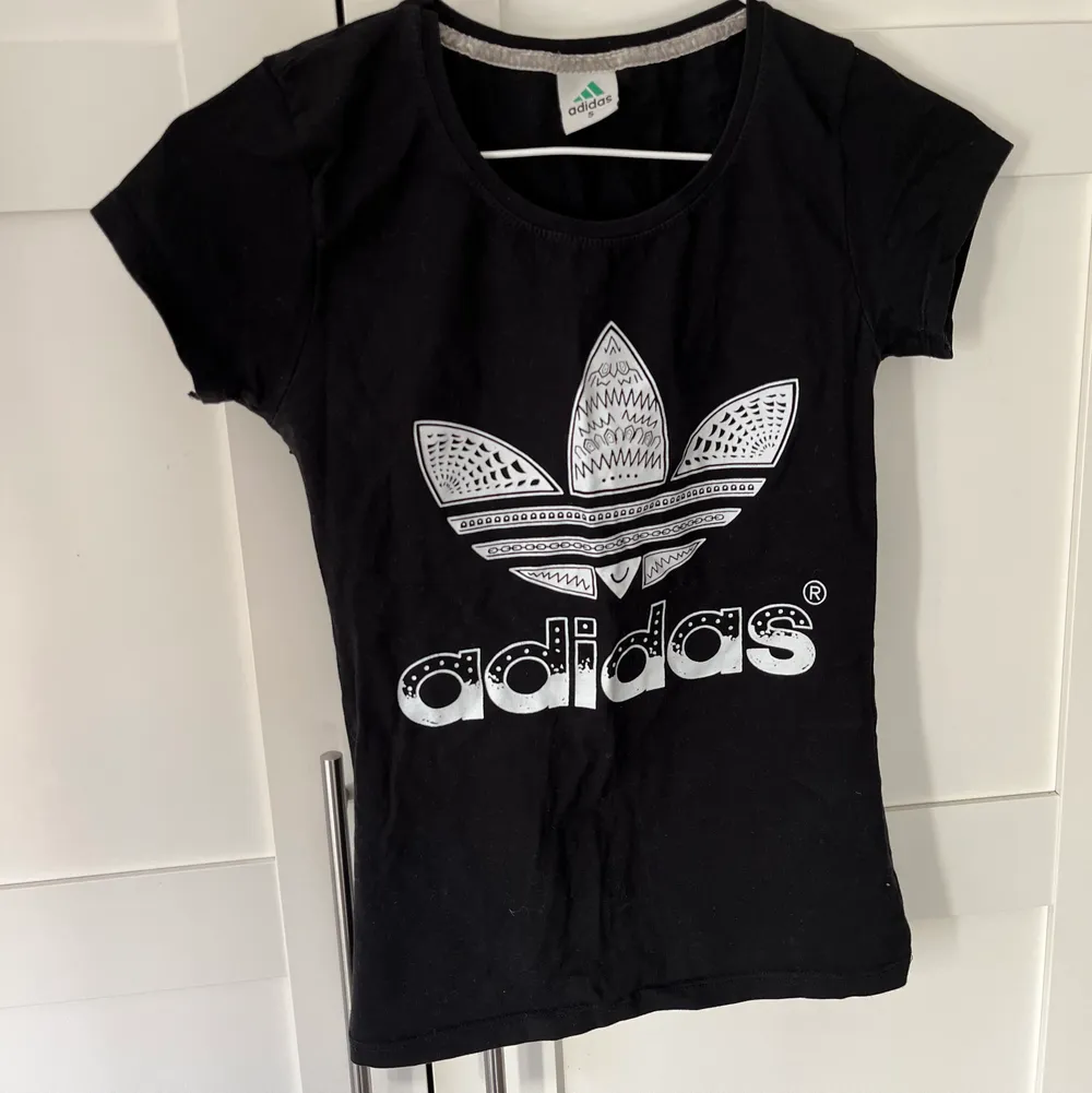 Helt ny t-shirt från Adidas💞. T-shirts.