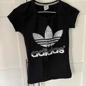 Helt ny t-shirt från Adidas💞