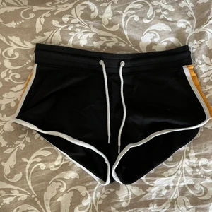 Short - Tyg-shorts som knappt blivit använda💞