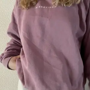 Vanlig lila sweatshirt från missguided, stl 34