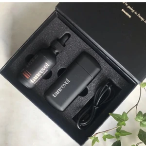 Tanrevel  - Säljer nu min Tanrevel. Den fungerar felfritt och det ingår en nästan full påfyllning i luxury dark. Laddare ingår med såklart! Den är ej använd mycket 🌟