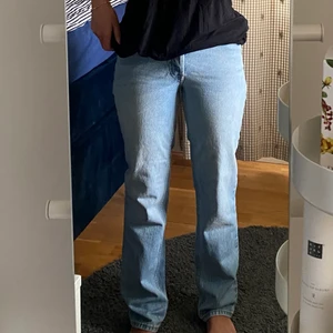 Ljusblåa jeans - Använda en gång. Säljer då jag ej använder jeans tyvärr💕 Skriv om ni vill köpa💕