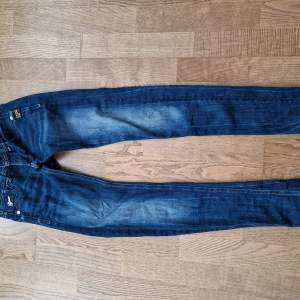 Snygga skinny jeans. Stl 23/30 Låg midja 