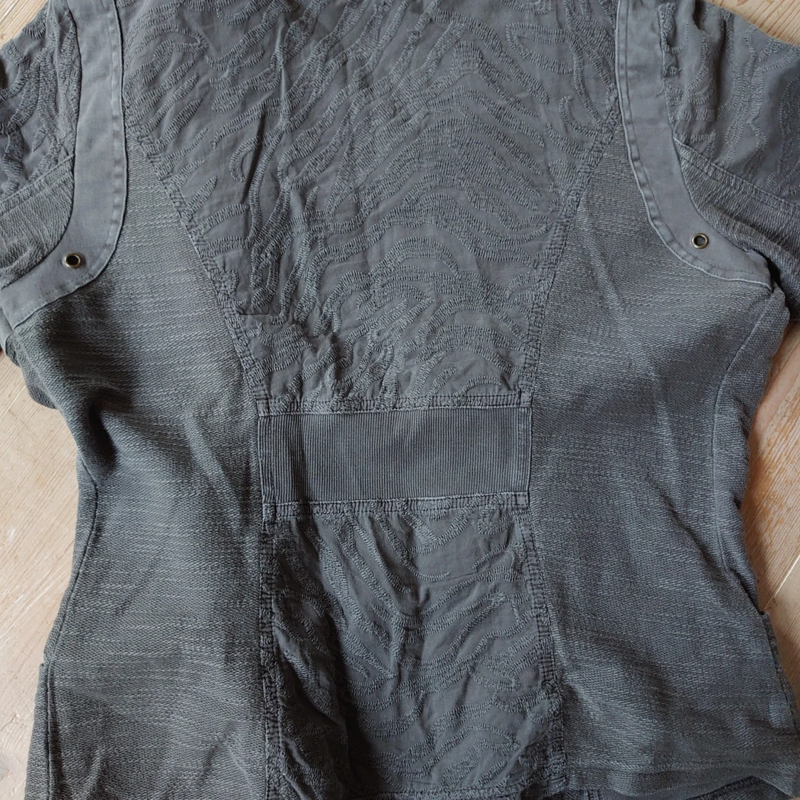 Grå dragkedjetröja  - 91