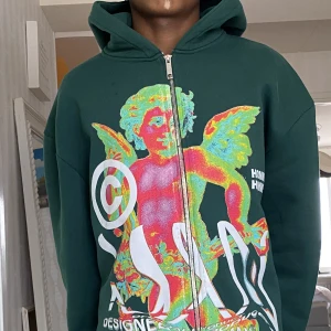 Grön hoodie kofta  - Aldrig använd, snygg o skön. 