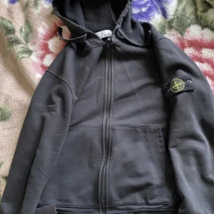 Stone Island huvtröja - En begagnad Stone Island luvtröja om mer information skriv i dm