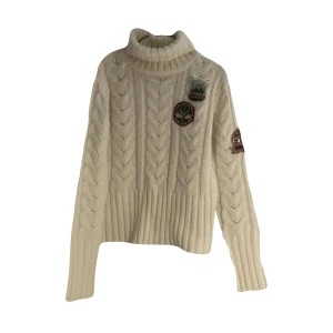 amerikansk polotröja, strl S - Unik polotröja med patches på! Älskar verkligen den men jag använder den knappast. Om många är intresserade blir det budgivning! Frakten är 78kr (det som står där nere stämmer inte!)