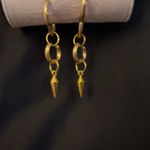 Liknande Maria Nils dotter örhängen  - Jätte fina örhängen! Pris-79kr