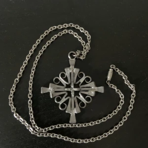 Halsband - Snyggt halsband! 70kr+ frakt❤️ ANVÄND EJ KÖP NU!