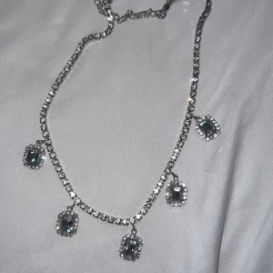 Super fin halsband säljes  - Fin halsband med någon slags legering/alloy