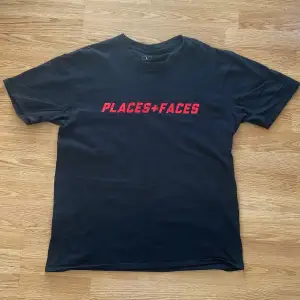 Riktigt snygg places+faces t-shirt med standard tryck. Knappt använd 9/10 condition, kvitto finns. 