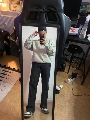 HELT NY! Acne Sweatshirt (SAMPLE) - Oanvänd och ny sweatshirt från acne! Oversized fit!