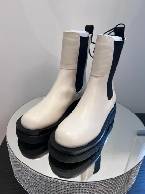 Boots  - Nya Ord pris 599kr