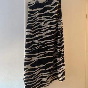 En fin zebra aktiv klänning har bara använt 1 gång
