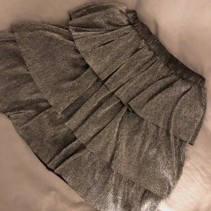 SILVER KJOL!🥂💖 - Super snygg silver glittrig kjol från Na-kd!💖💖